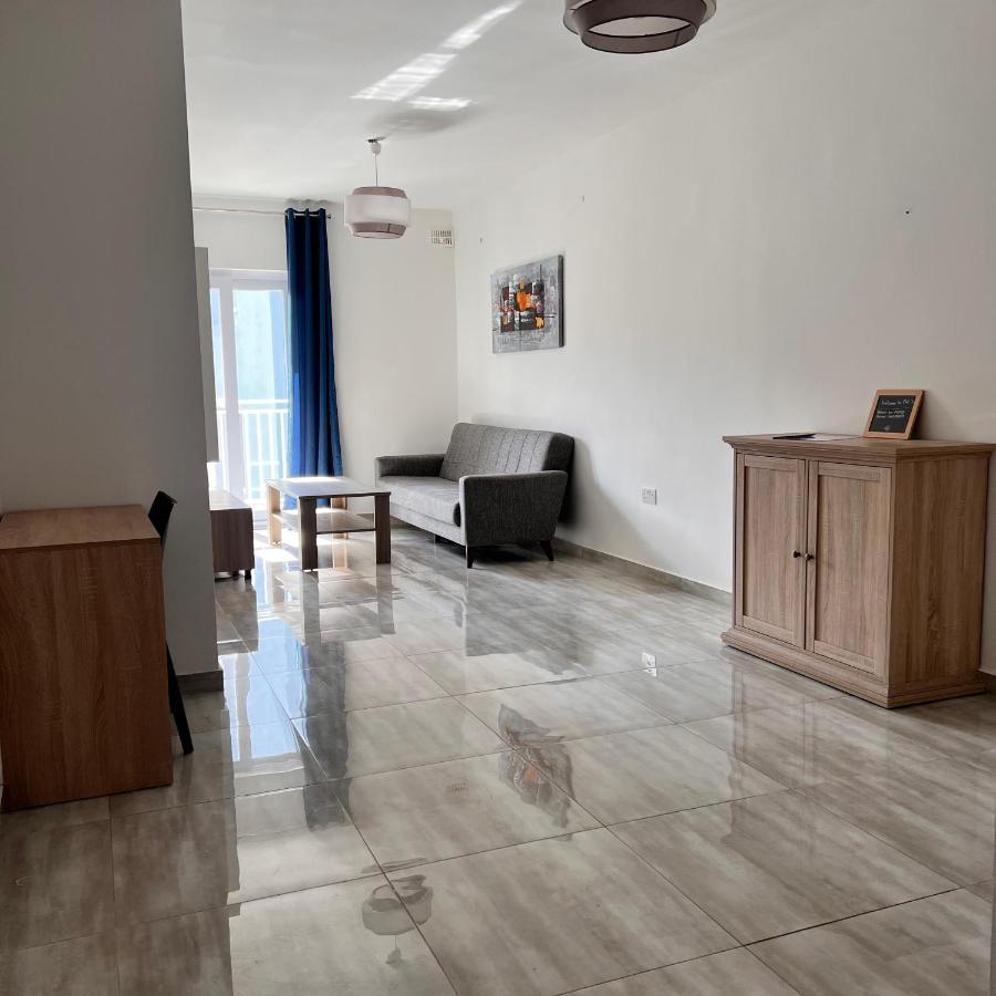 מסידה F3 Room 2, Private Room Two Single Beds Shared Bathroom מראה חיצוני תמונה