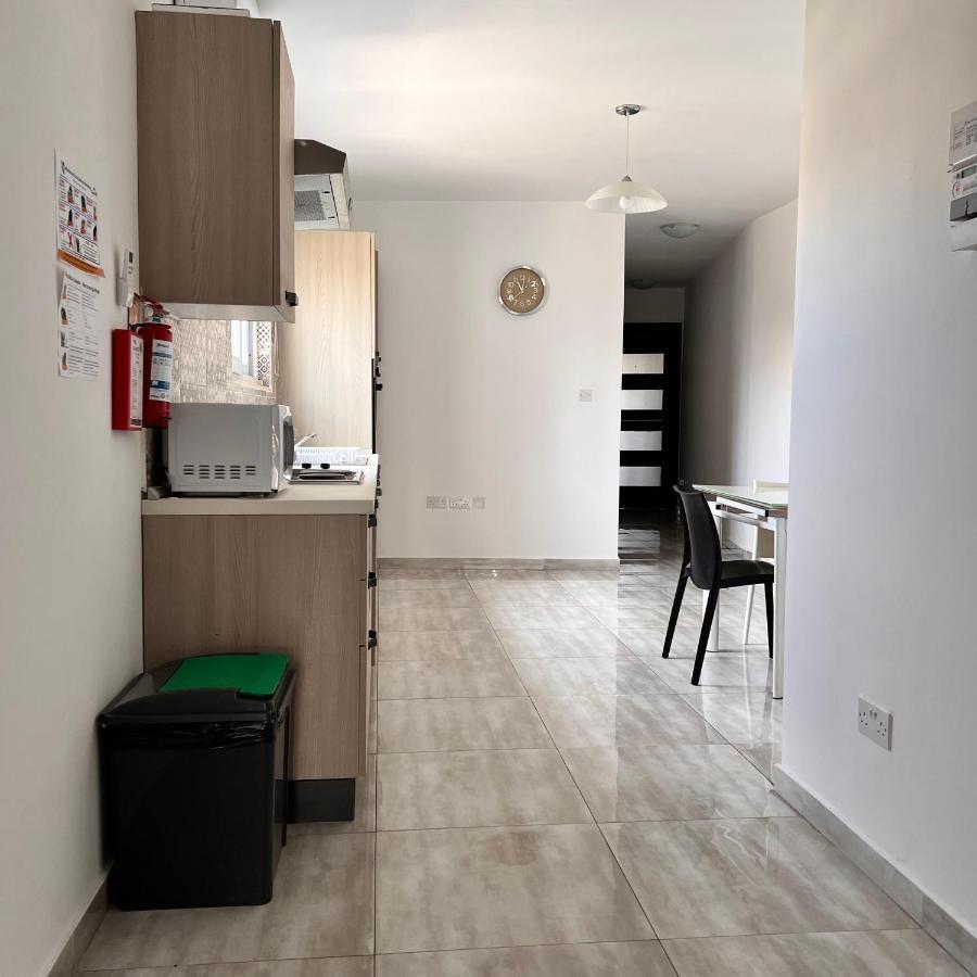 מסידה F3 Room 2, Private Room Two Single Beds Shared Bathroom מראה חיצוני תמונה