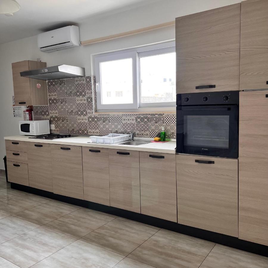 מסידה F3 Room 2, Private Room Two Single Beds Shared Bathroom מראה חיצוני תמונה