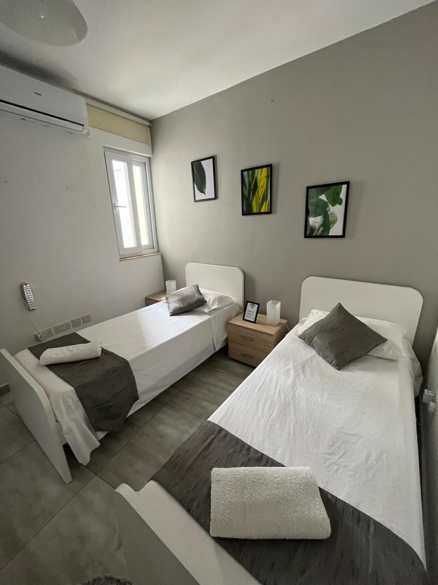 מסידה F3 Room 2, Private Room Two Single Beds Shared Bathroom מראה חיצוני תמונה